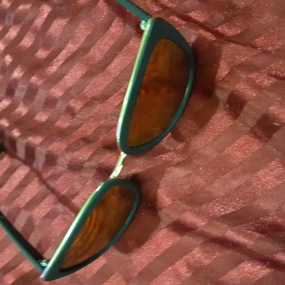 Sun glasses main image 4